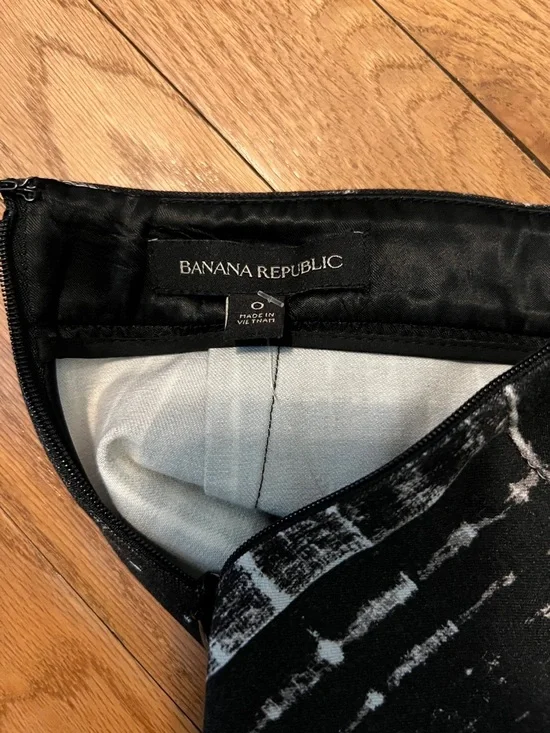Banana Republic Black & White Vertical Stripe Pencil Skirt - Picture 3 of 3